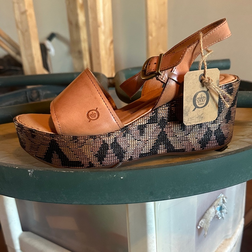 Stylish Tan Wedge Sandals